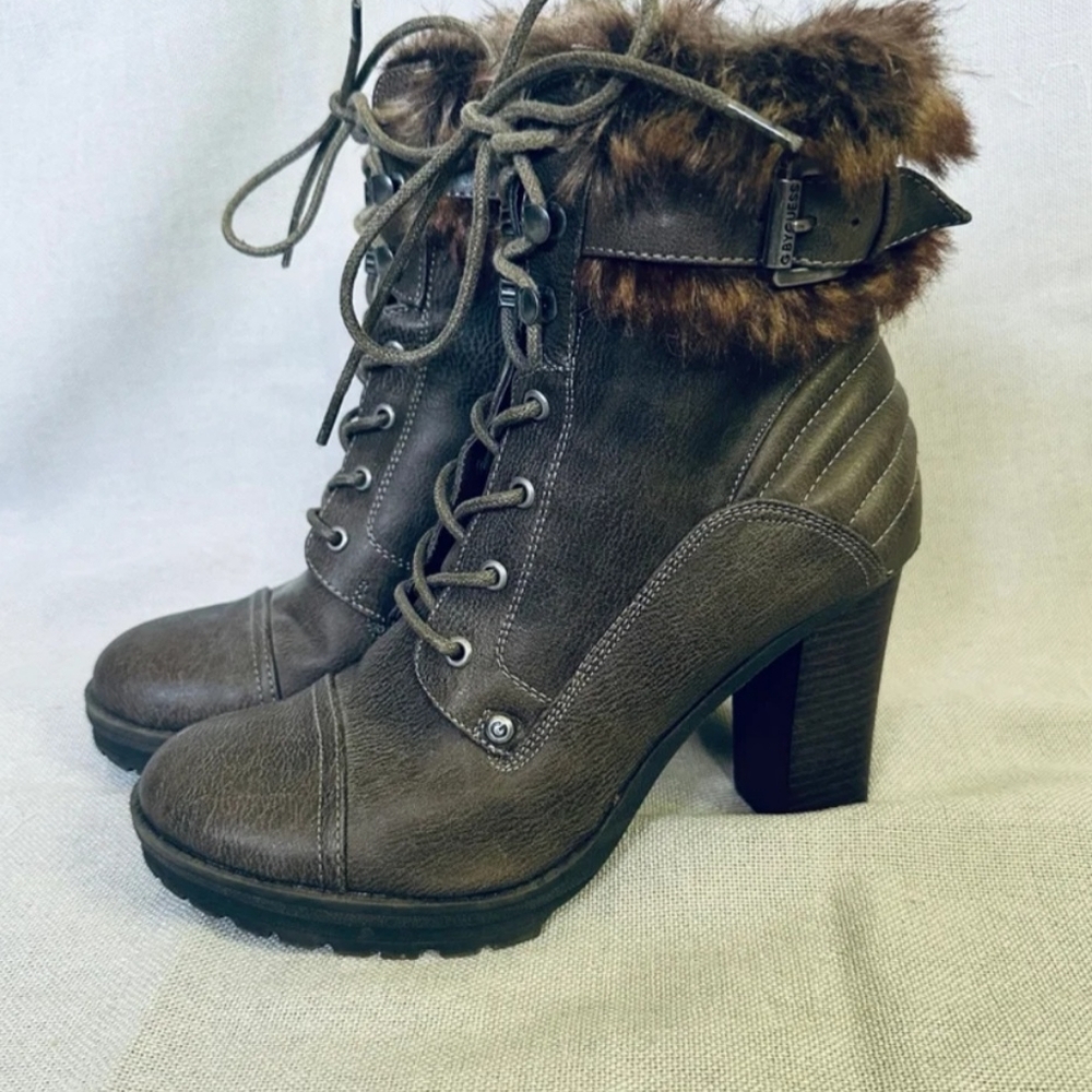 💎👢NWOT Women GUESS Boots Size 8